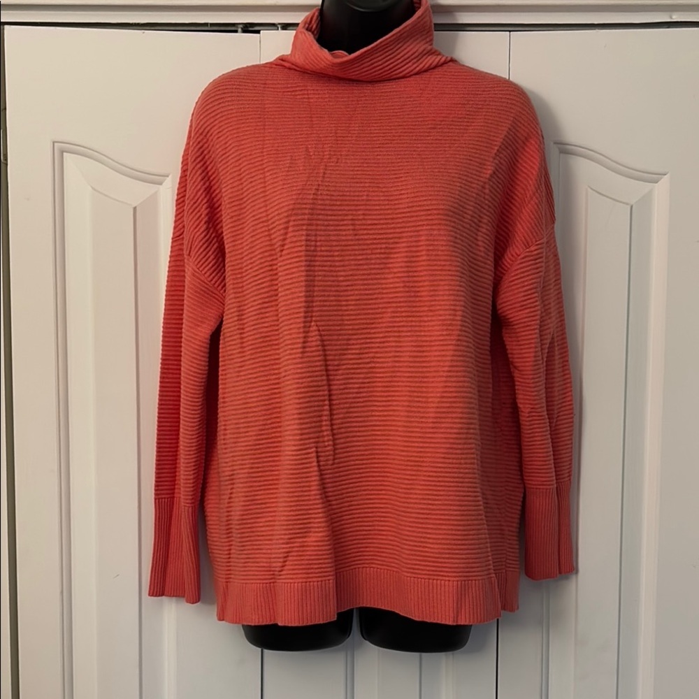 Chelsea & Theodore Women’s Coral Turtleneck Sweater – Size Small – NWT